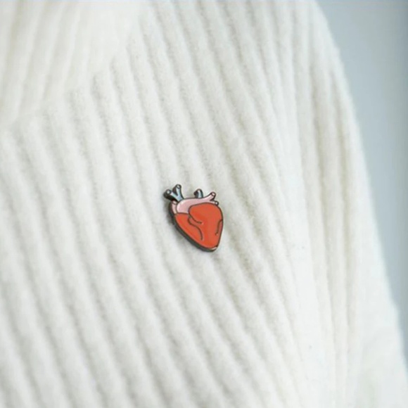 Jewelry - Womans cute RED HEART organ brootch